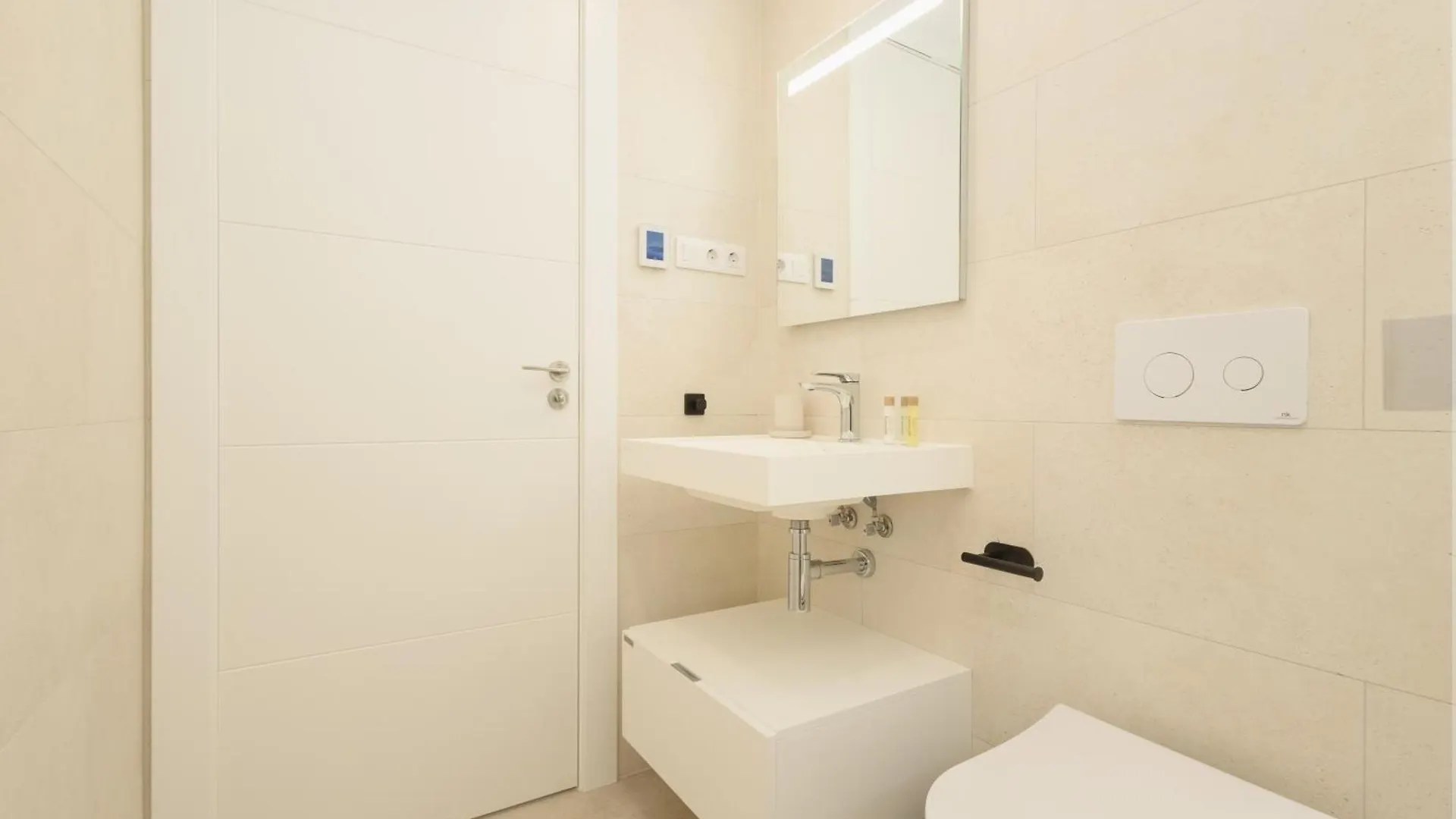 Brand-New Beachside Apartment, With Spacious Terrace And Exceptional Amenities, In Fuengirola 0*,  Spain