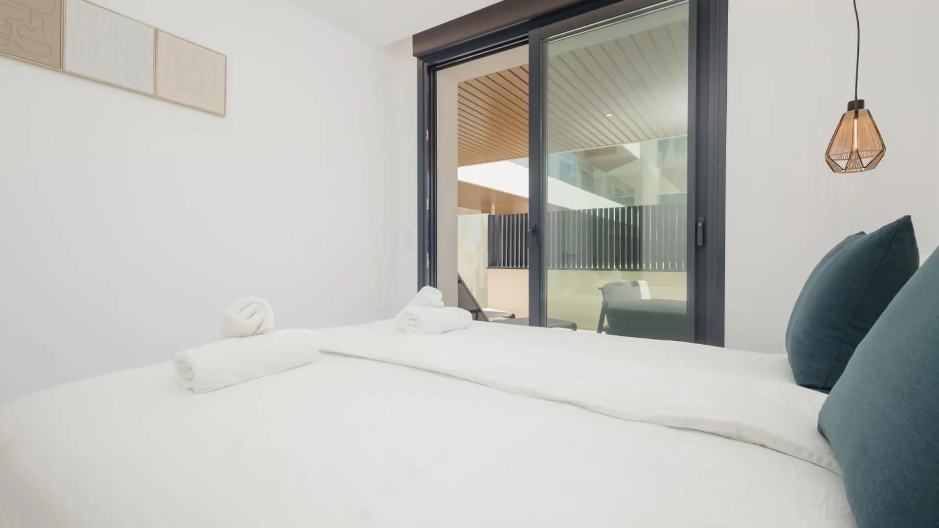 Brand-New Beachside Apartment, With Spacious Terrace And Exceptional Amenities, In Fuengirola 0*,