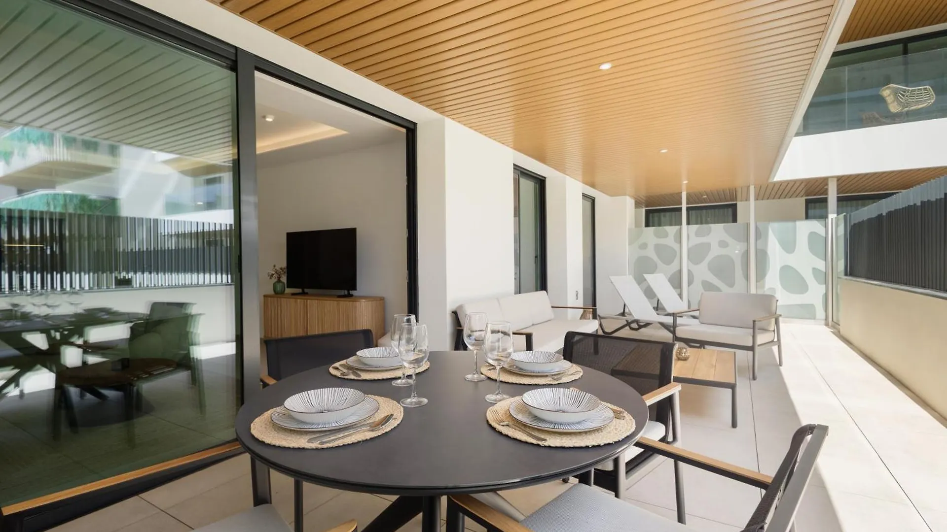 Brand-New Beachside Apartment, With Spacious Terrace And Exceptional Amenities, In Fuengirola Spain