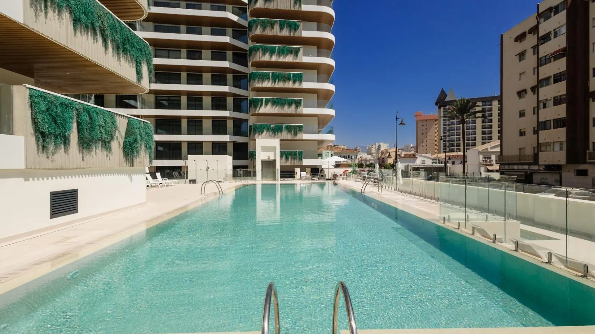 Apartment Brand-New Beachside Apartment, With Spacious Terrace And Exceptional Amenities, In Fuengirola
