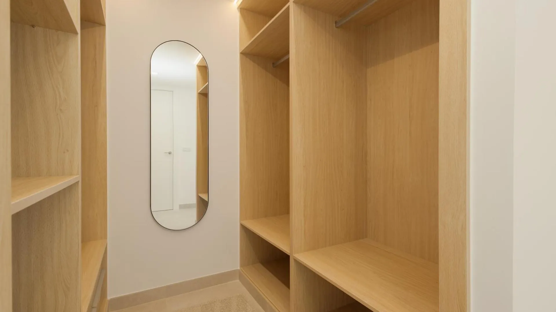 Brand-New Beachside Apartment, With Spacious Terrace And Exceptional Amenities, In Fuengirola Apartment