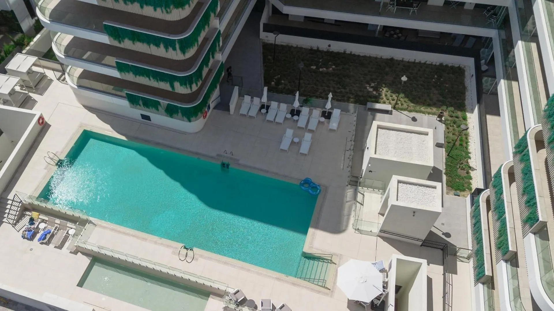 Brand-New Beachside Apartment, With Spacious Terrace And Exceptional Amenities, In Fuengirola Apartment